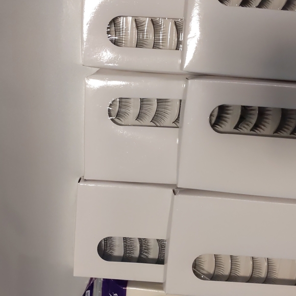 Makeup Artist Pack Lashes Brushes Sponges more - Picture 3 of 5